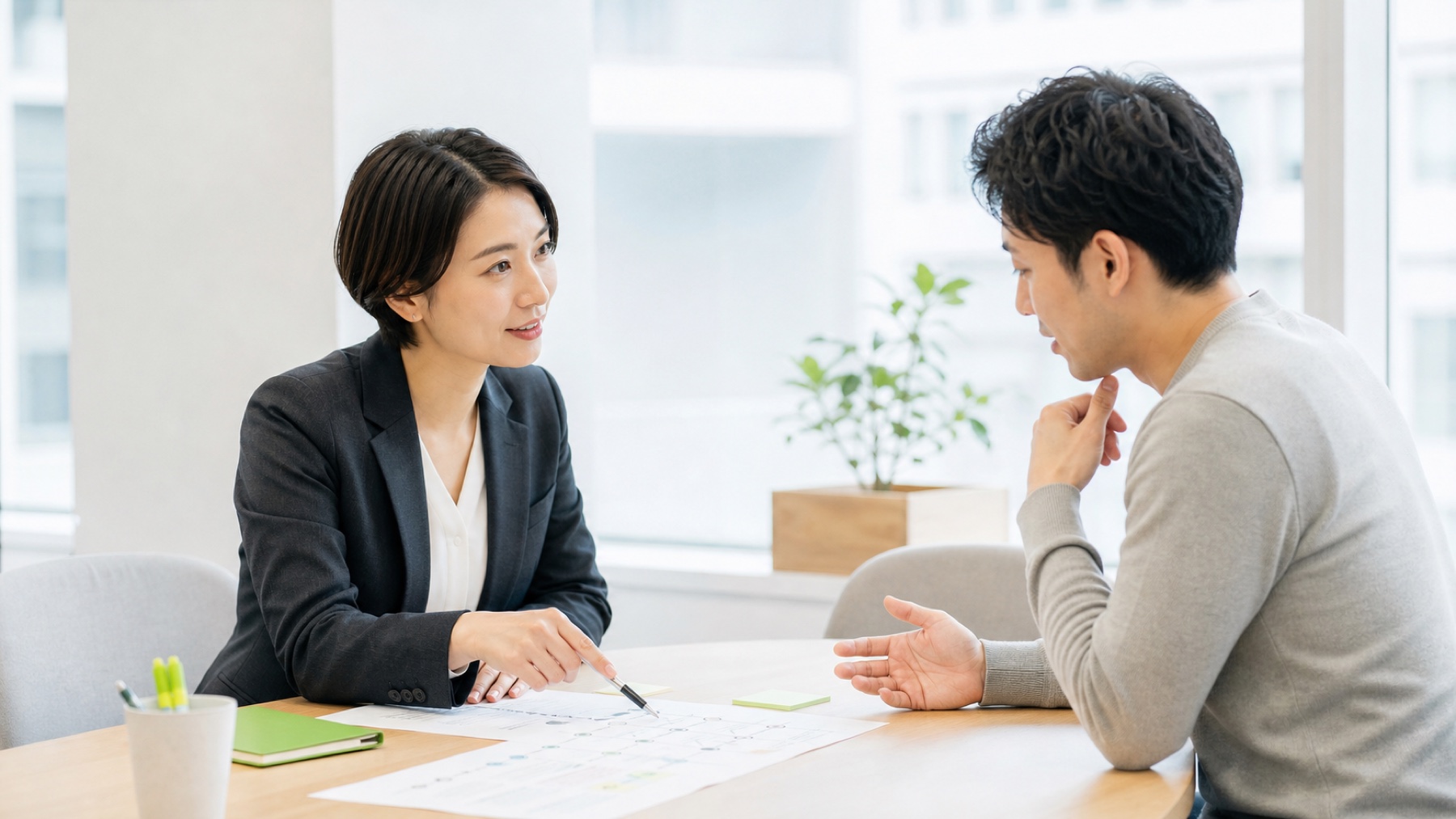 キャリアアドバイザーと相談者が経験を整理する様子